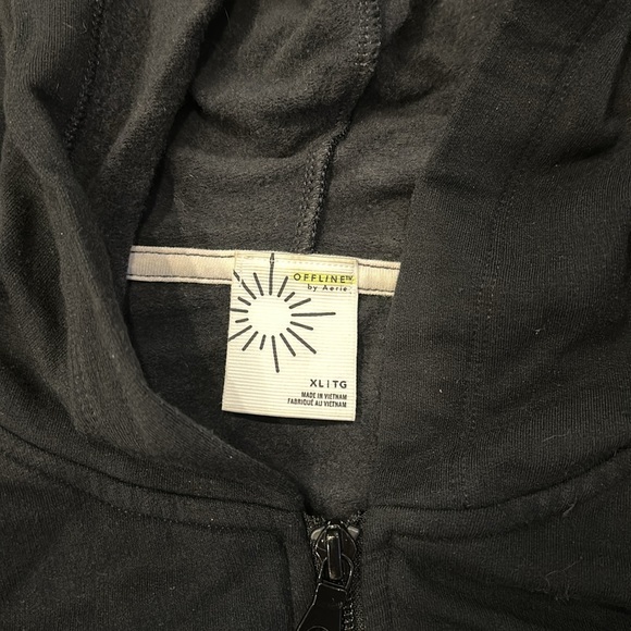 Black zip up cropped hoodie - Picture 2 of 3